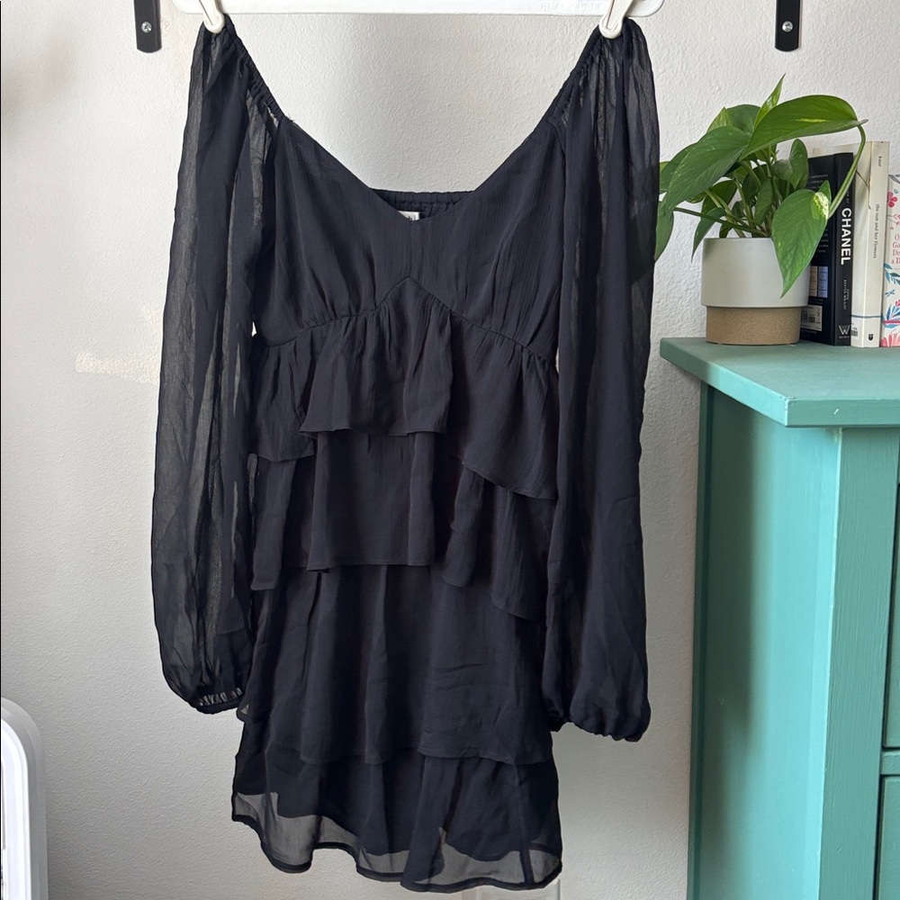 A&F - BLACK RUFFLE DRESS